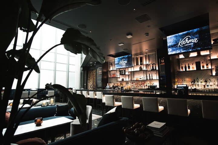 Lounge 111 of 143